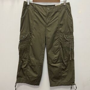 a.n.a A New Approach Women’s Oregano Green Cargo Capris Size 8